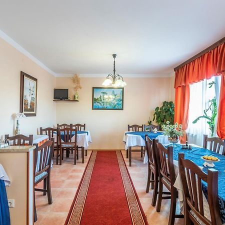 Apartments And Rooms Laura Пазин Экстерьер фото