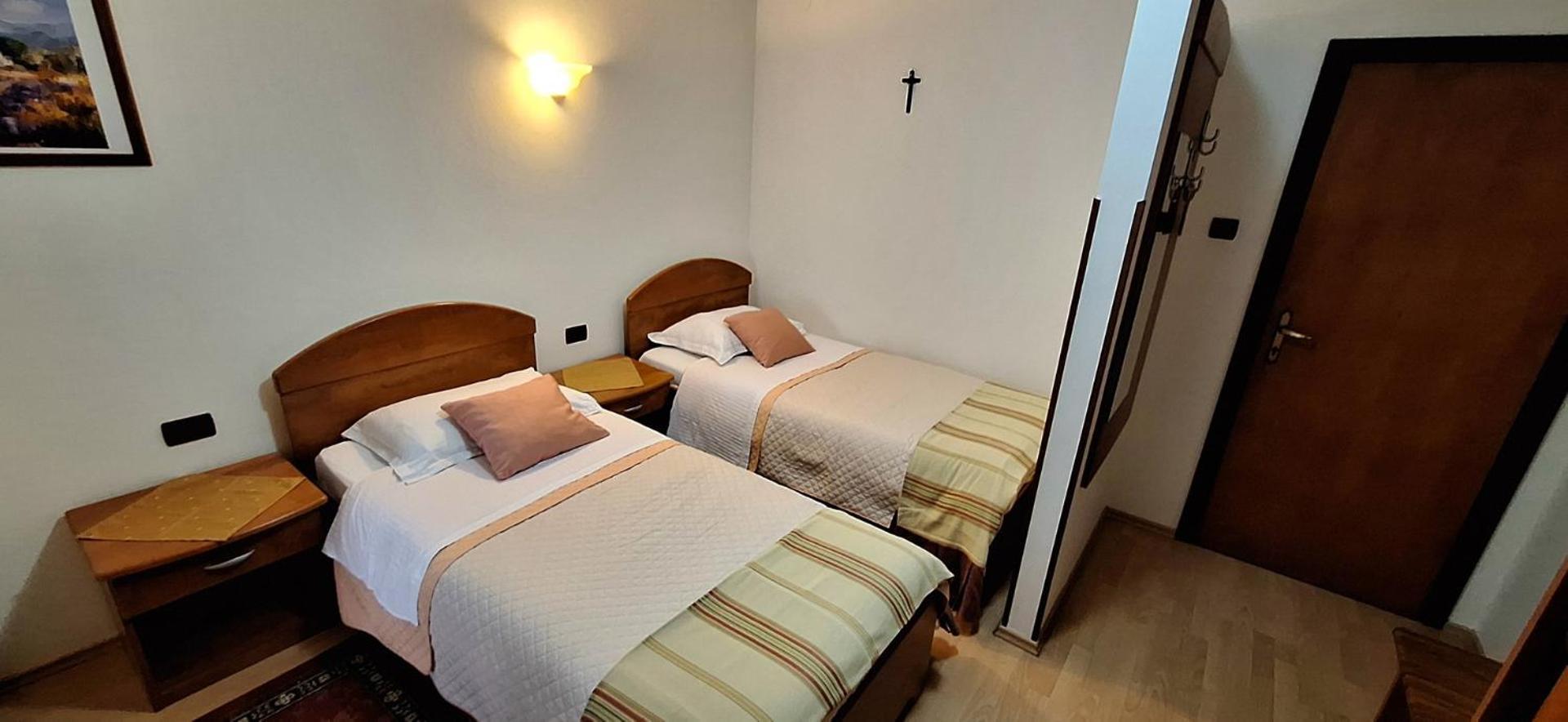 Apartments And Rooms Laura Пазин Экстерьер фото