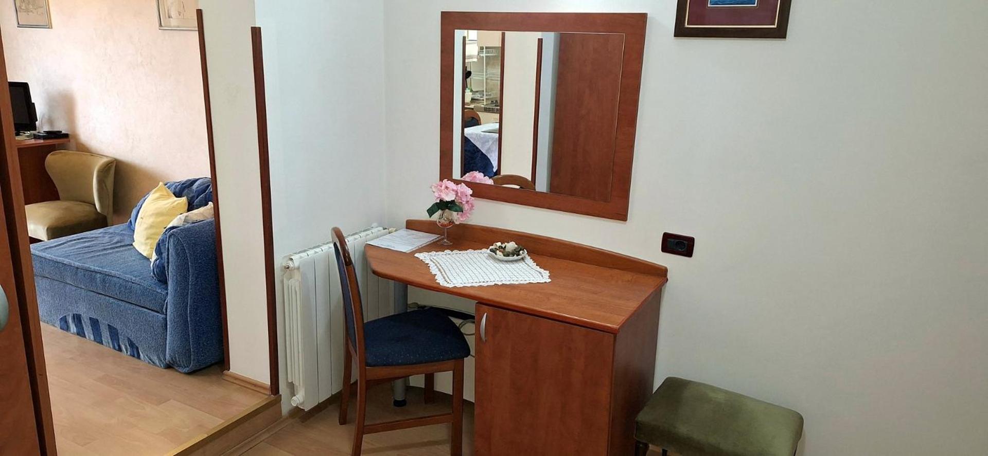 Apartments And Rooms Laura Пазин Экстерьер фото