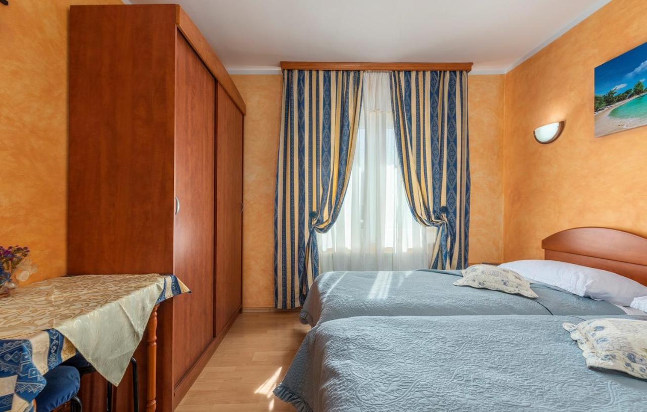 Apartments And Rooms Laura Пазин Экстерьер фото