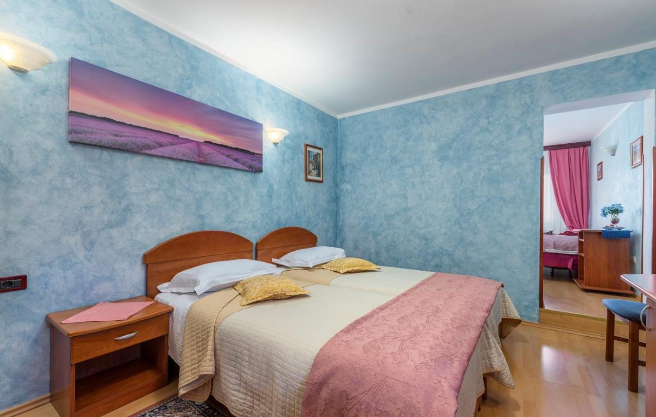 Apartments And Rooms Laura Пазин Экстерьер фото