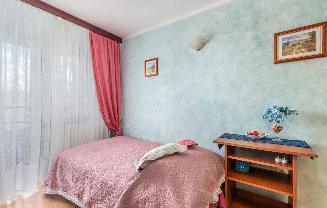Apartments And Rooms Laura Пазин Экстерьер фото