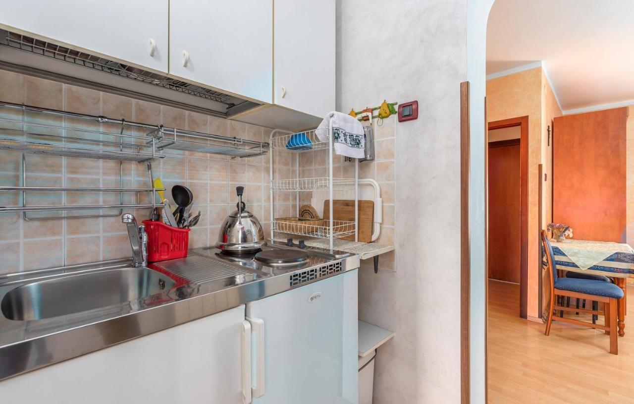 Apartments And Rooms Laura Пазин Экстерьер фото