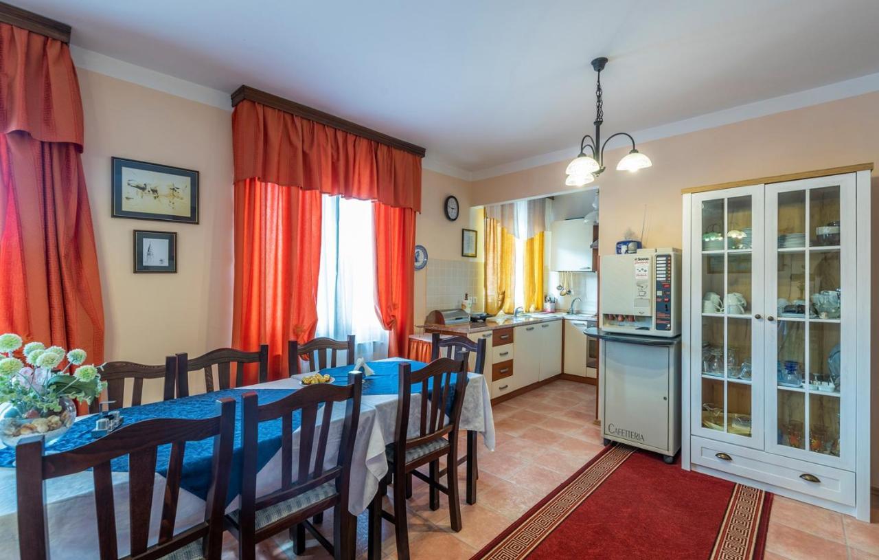 Apartments And Rooms Laura Пазин Экстерьер фото