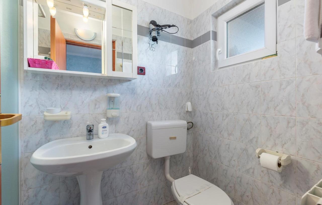 Apartments And Rooms Laura Пазин Экстерьер фото
