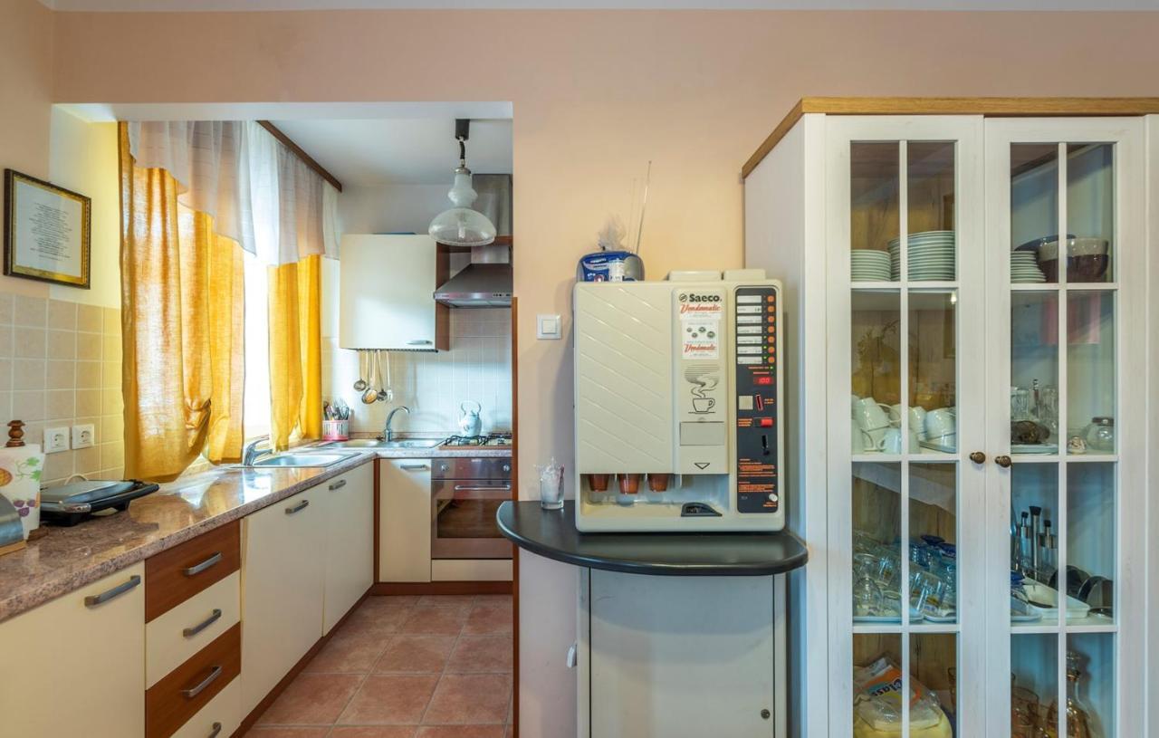 Apartments And Rooms Laura Пазин Экстерьер фото