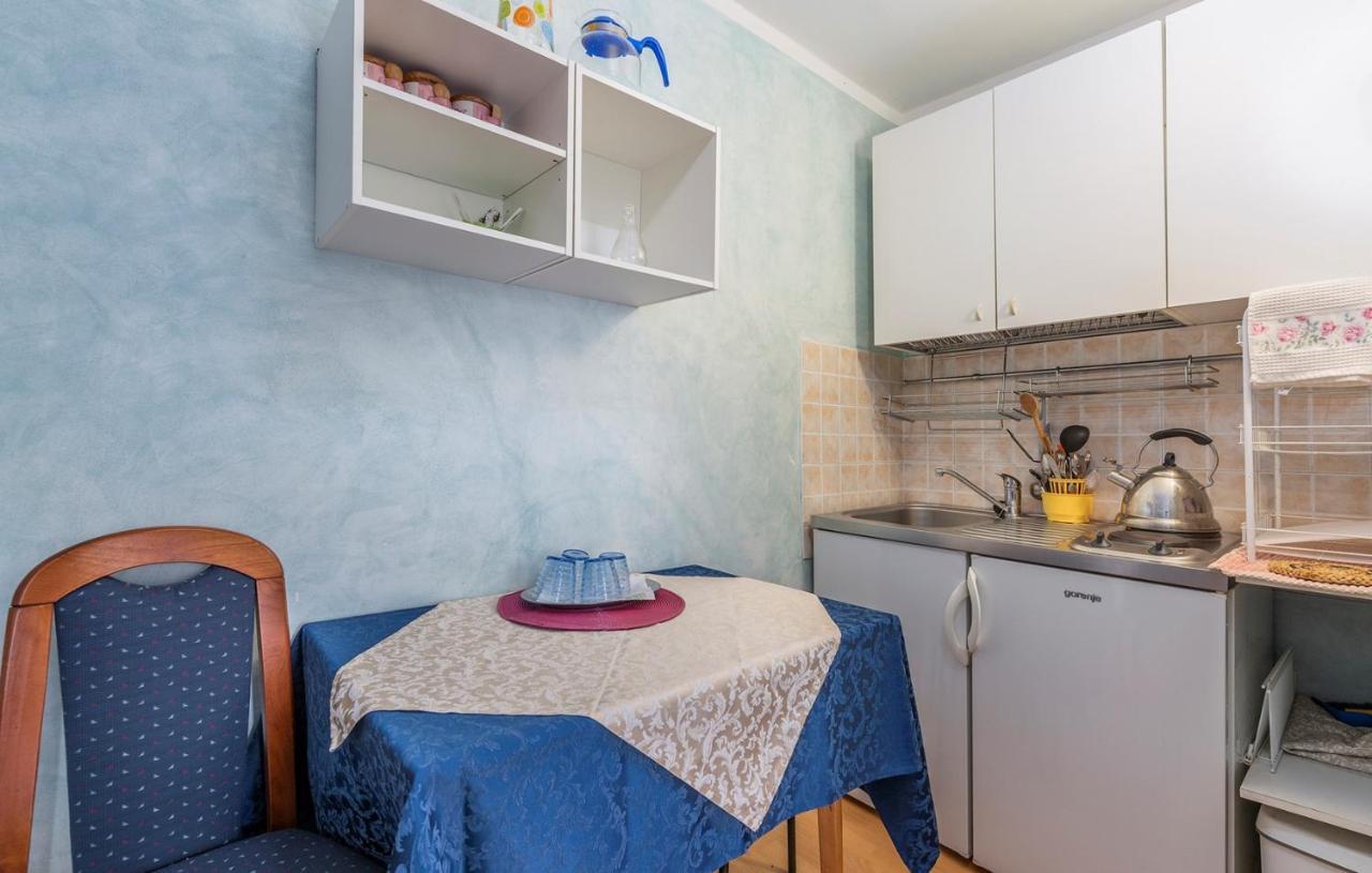 Apartments And Rooms Laura Пазин Экстерьер фото