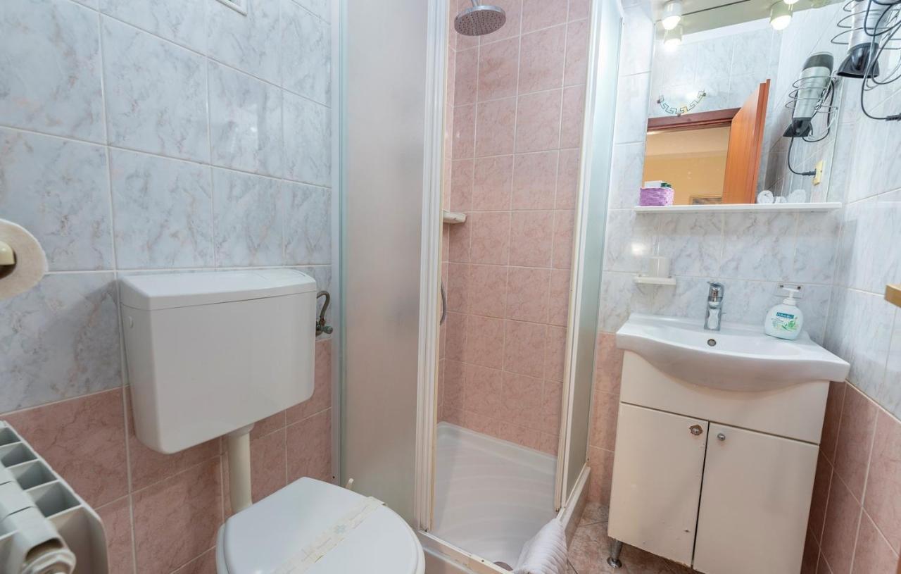 Apartments And Rooms Laura Пазин Экстерьер фото