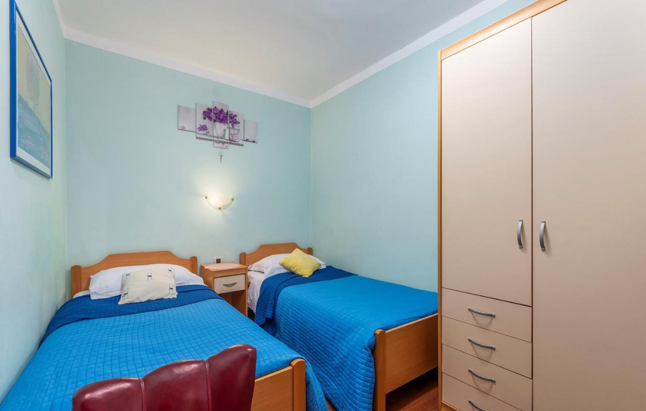 Apartments And Rooms Laura Пазин Экстерьер фото